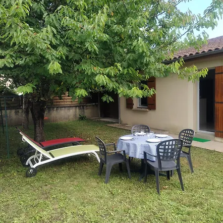 Holiday home L'olivier Maison De Village Avec Jardin Au Calme Pour 6 Pers Saint-Cyprien (Dordogne)
